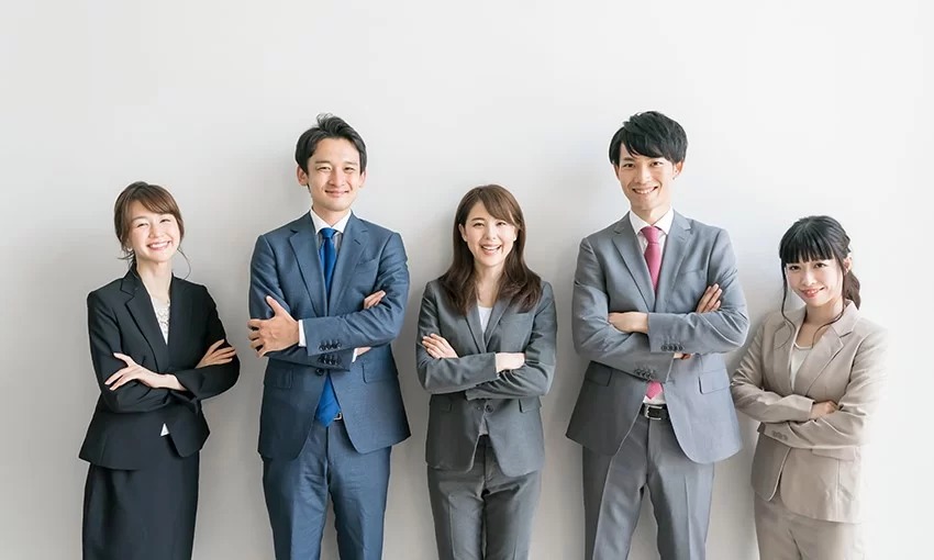 Đồng phục công sở Nhật Bản thể hiện được sự chỉn chu và chuyên nghiệp