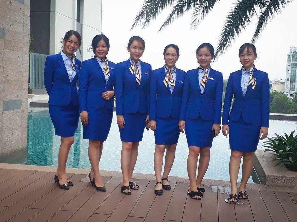 Những chiếc nơ giúp tạo điểm nhấn cho bộ trang phục