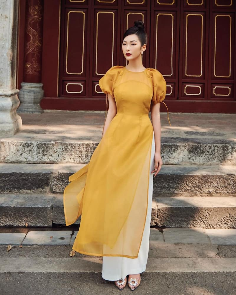 Mẫu áo dài cách tân cổ thuyền tay phồng mang vẻ đẹp trẻ trung, hiện đại