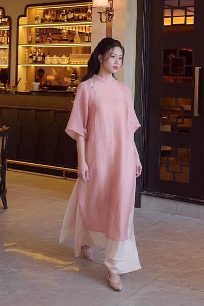 Áo dài cách tân tay loe tạo điểm nhấn độc đáo cho người mặc