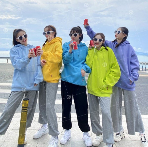 Áo Hoodie đồng phục mùa đông mang tới sự trẻ trung và năng động