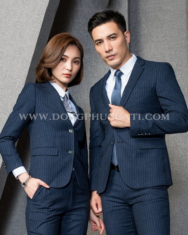 Gam màu của trang phục công sở Nhật thường sử dụng màu trung tính