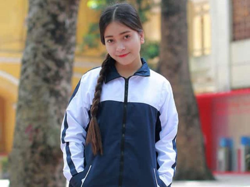 Mẫu áo khoác đồng phục nữ cho học sinh cấp 2 kẻ sọc dọc