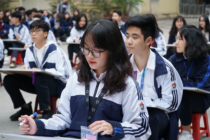Áo khoác đồng phục học sinh cấp 3 máng đến nhiều lợi ích cho người mặc