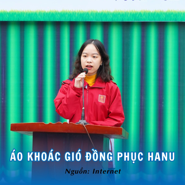 Áo khoác HANU màu đỏ mang tới sự ấm áp và quen thuộc cho sinh viên HANU