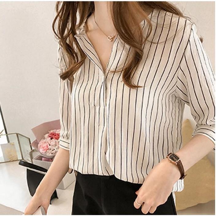 Mẫu áo sơ mi tay lỡ kẻ sọc trẻ trung