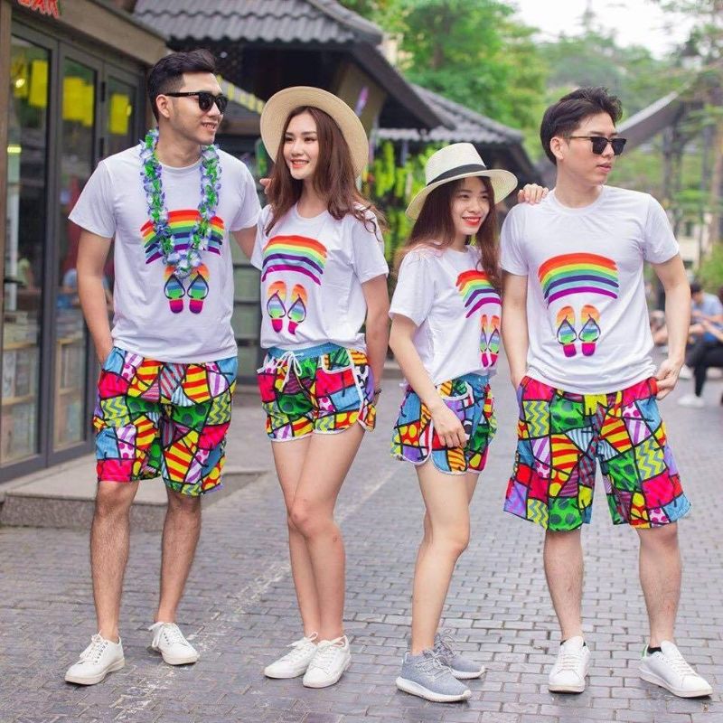 Quần áo nhóm bạn thân họa tiết sặc sỡ