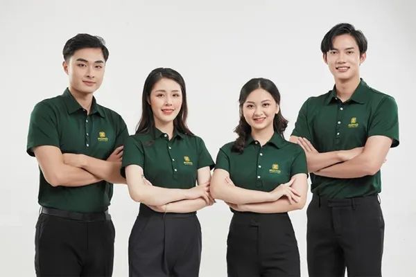 Mẫu áo đồng phục nhóm trẻ trung, năng động 