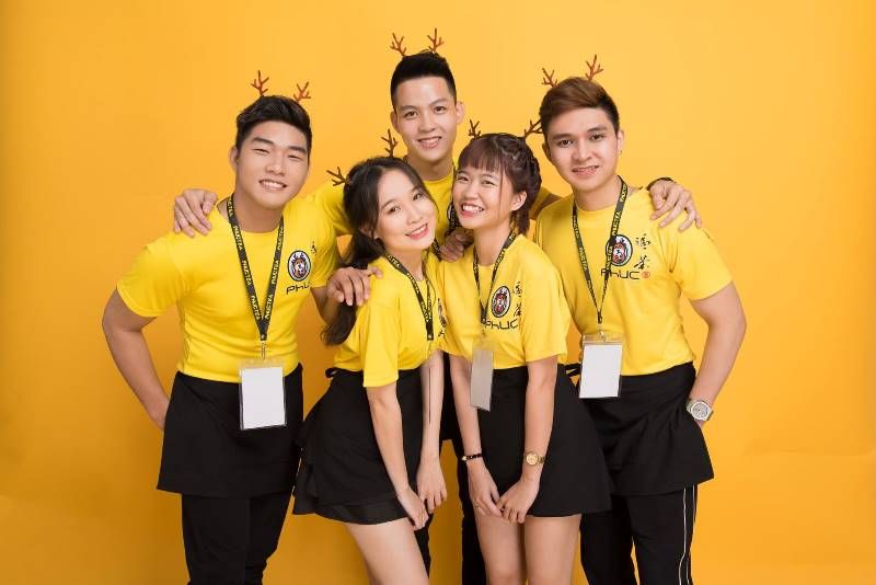 Mẫu áo đồng phục nhóm màu vàng nổi bật