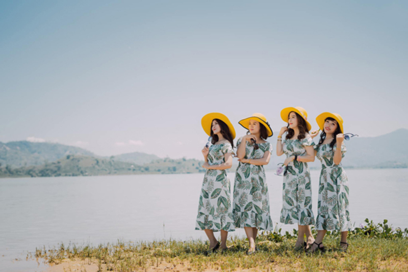 Váy đồng phục nhóm đẹp mang đến nhiều lợi ích cho người dùng