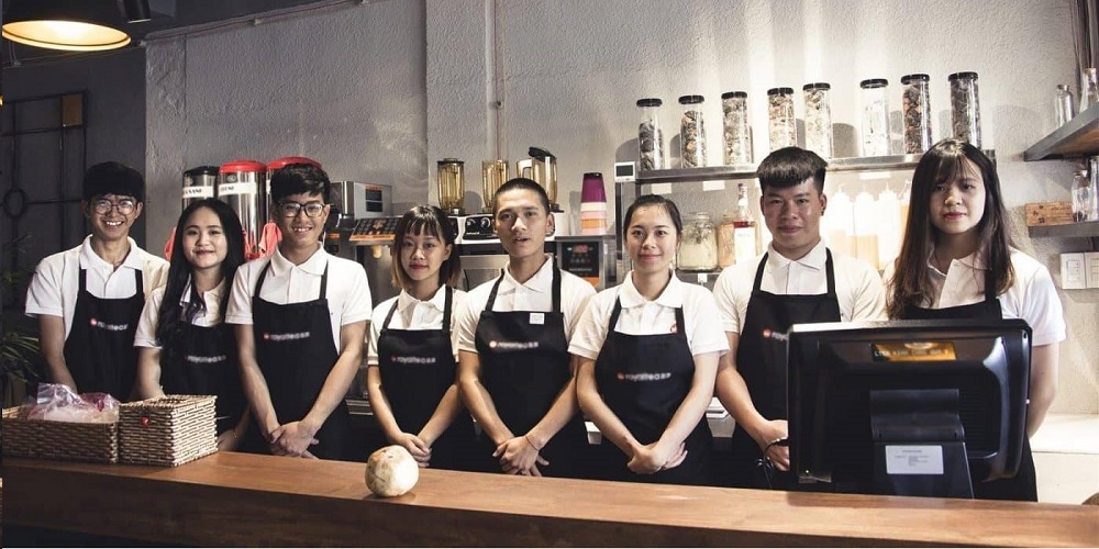 Mẫu đồng phục quán cafe kết hợp tạp dề