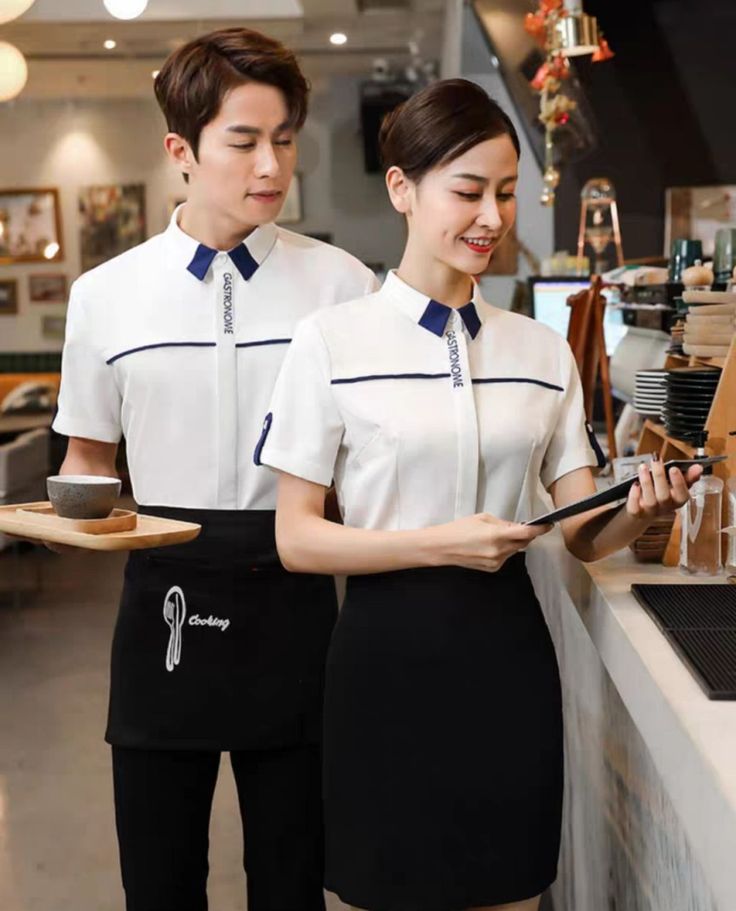 áo thun đồng phục màu trắng