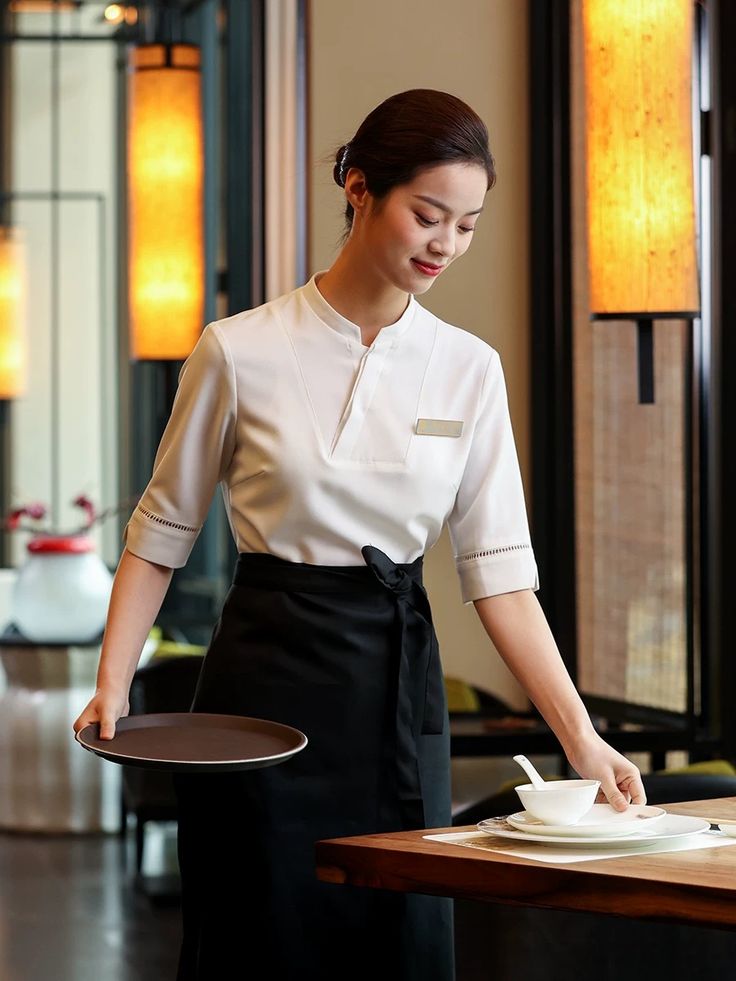 áo thun đồng phục màu trắng