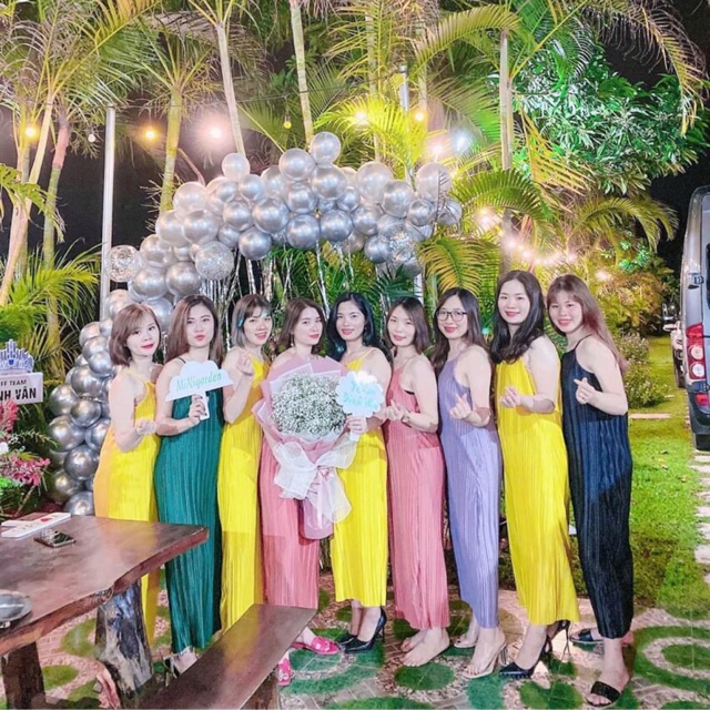 Mẫu váy đồng phục nhóm bạn bè khi đi chơi 