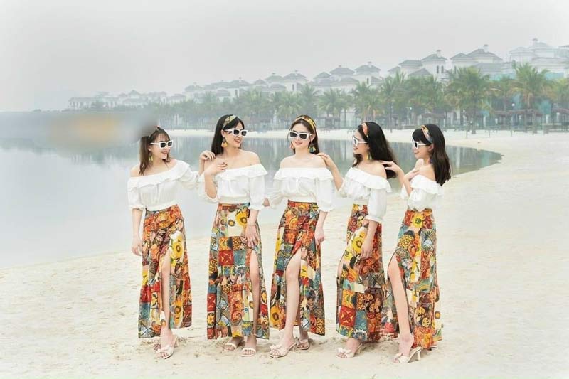 Mẫu váy đồng phục nhóm cách điệu